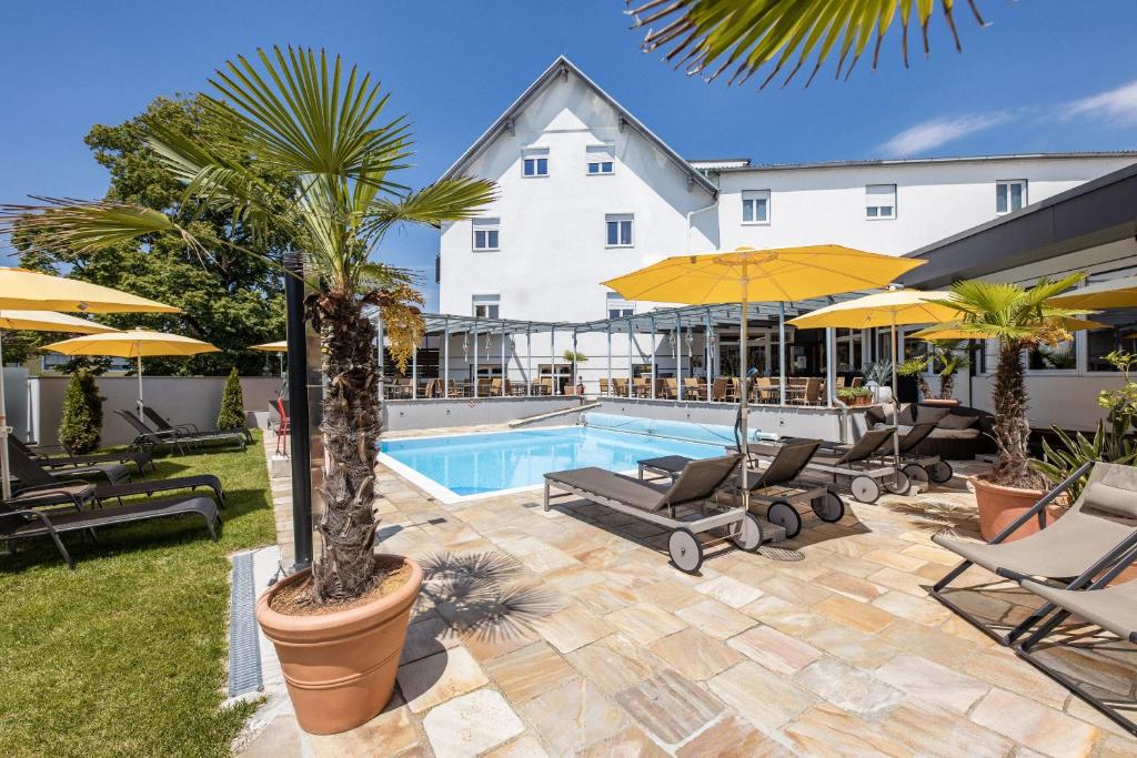 Hotel Landliebe Exterior with surrounding nature